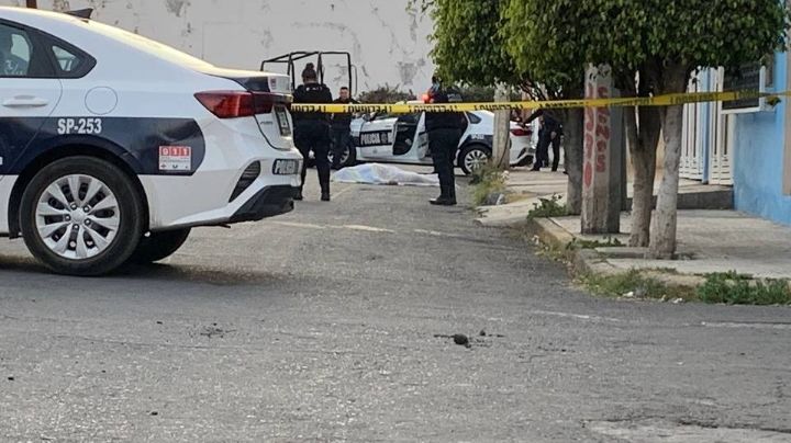 Imágenes fuertes: Abandonan cadáver maniatado y con el tiro de gracia en La Paz, Estado de México