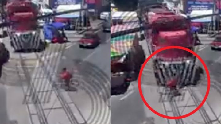 FUERTE VIDEO: Ciclista no escucha el paso del tren y es arrollado por varios metros; esto le pasó