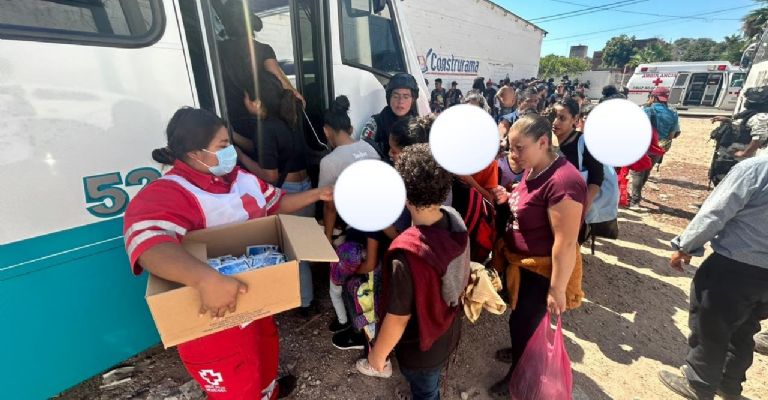 Autobús ‘cargado’ con 119 migrantes de Centroamérica es detenido en el puerto de Guaymas