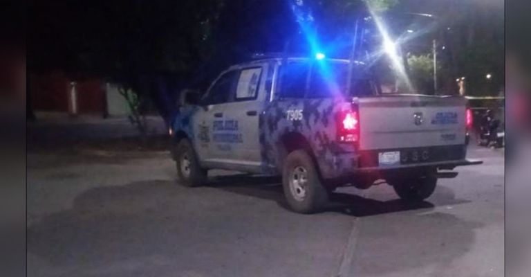 Autoridades llegan al sitio del crimen