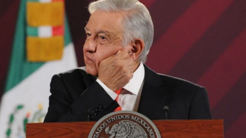 Tras ser "callado" por el INE, AMLO crea nueva sección en la 'mañanera' y expone a Fox: "No lo digo yo"