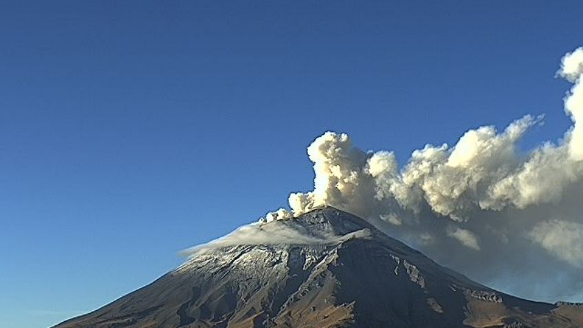 Captan estrella fugaz en el Popocatépetl, rescatan a viajeros extraviados en el volcán esta mañana