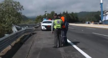 Fuerte accidente vehicular en la autopista México-Toluca: Camioneta se vuelca; hay 2 muertos