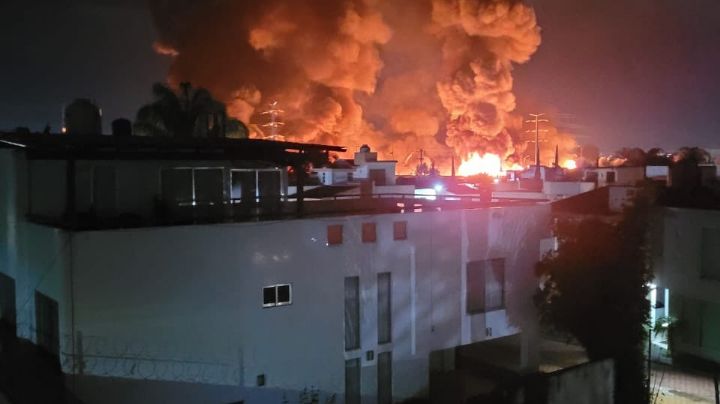 VIDEO: Pipa con 30 mil litros de combustible explota en San Pedro Cholula; se reporta un muerto