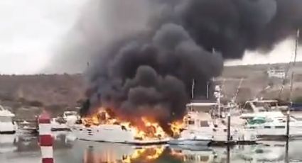 VIDEO: Reportan fuerte incendio de yates en marina Costa Baja, La Paz; dos heridos hasta el momento