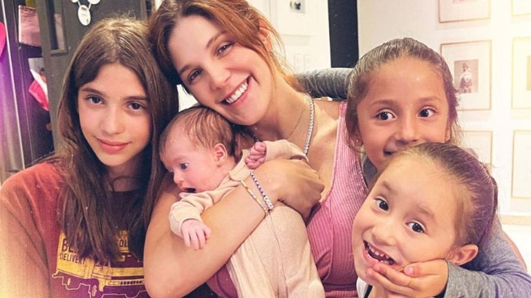 Natalia Alcocer y sus hijas