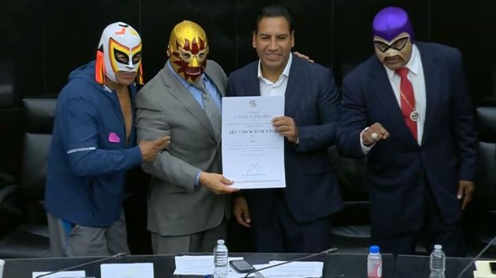 ¡Para enmarcar! Leyendas de la Lucha Libre mexicana reciben homenaje en el Senado de la República