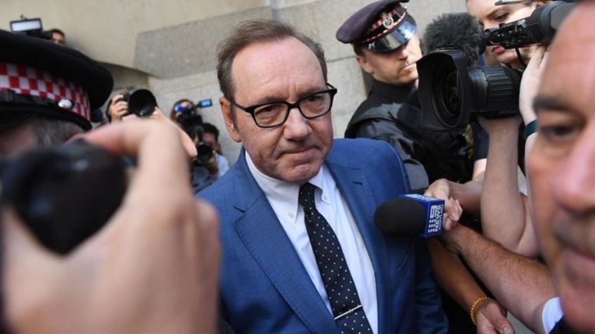 ¿Regalo de cumpleaños? Kevin Spacey es absuelto por un tribunal británico de 9 cargos por abuso