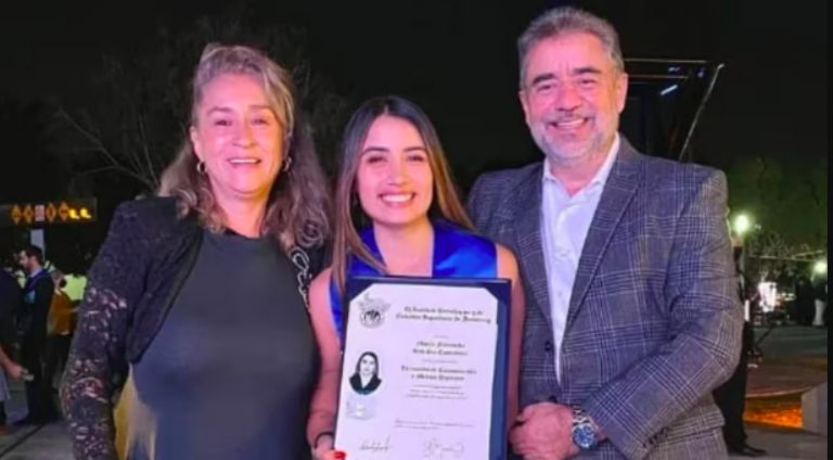 María Fernanda y sus padres 