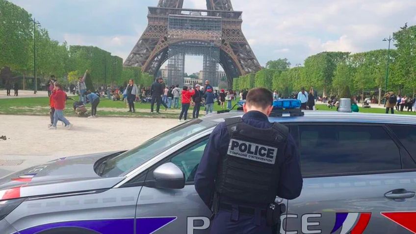 Espeluznante: Detienen a 2 sujetos en París acusados de abusar de una mexicana en la Torre Eiffel