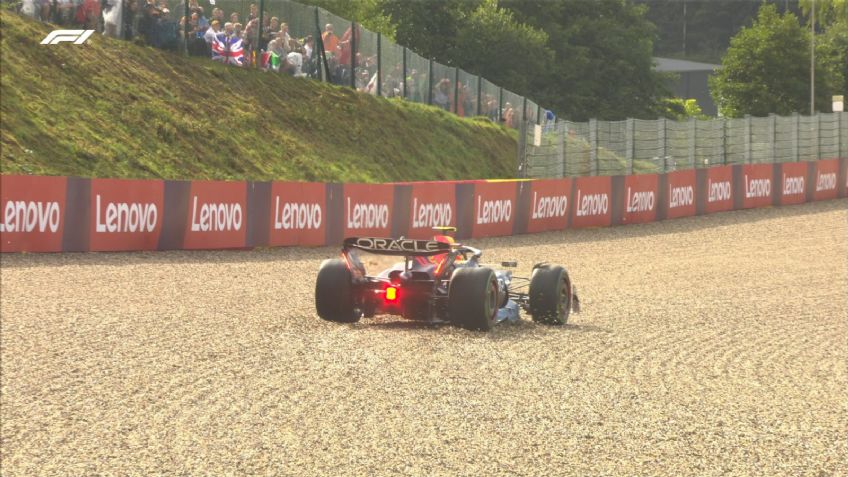 'Checo' Pérez sin puntos y con un golpe, tras abandonar el Sprint en Bélgica; Verstappen, el ganador