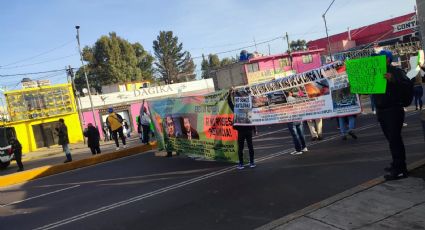 Comerciantes colapsan avenida Tláhuac: Exigen apoyo de 449 mil pesos por pérdidas en sus negocios