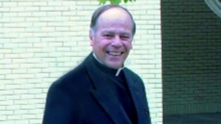 Muere exsacerdote acusado de abuso por exintegrante de 'La Academia'; así reaccinó a la noticia