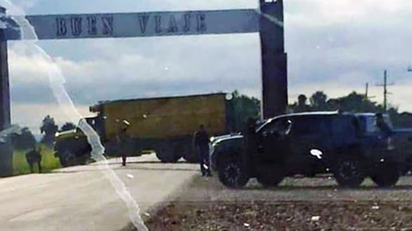 VIDEO: Integrantes del crimen organizado realizan bloqueos sumultáneos en carreteras de Sinaloa