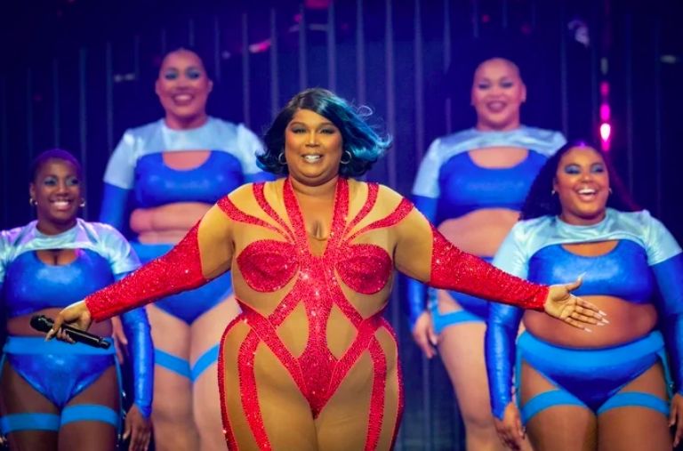 Lizzo y sus bailarinas 