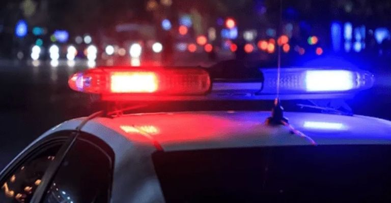 Autoridades llegan al sitio del crimen