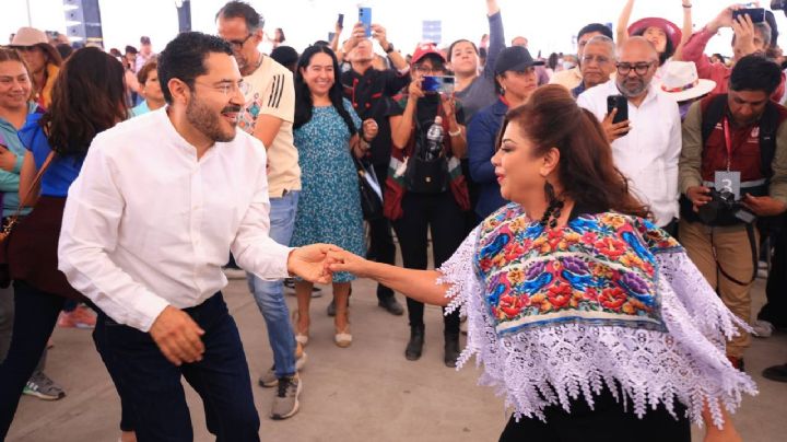 VIDEO: Martí Batres saca 'los pasos prohibidos' en Iztapalapa; Inaugura bailódromo