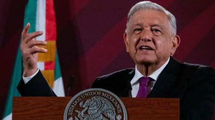 AMLO 'no sabe cómo le harán' los gobiernos estatales que frenan distribución de libros de la SEP