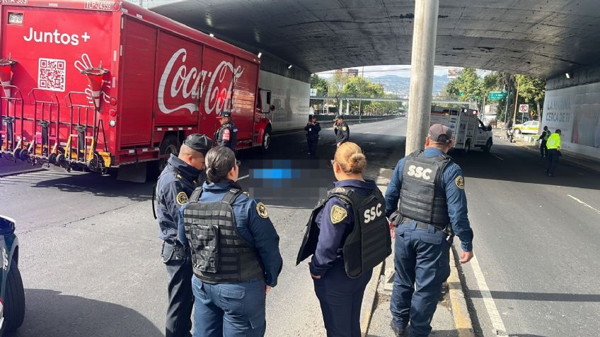 Imágenes fuertes: Abuelita se arroja de un puente vehicular en CDMX, VIDEO se viraliza