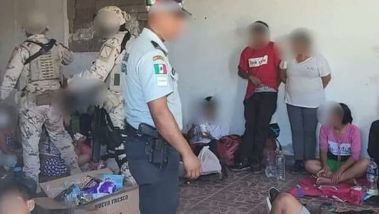 126 migrantes ecuatorianos fueron rescatados en Sonoyta, Sonora. Foto: Twitter
