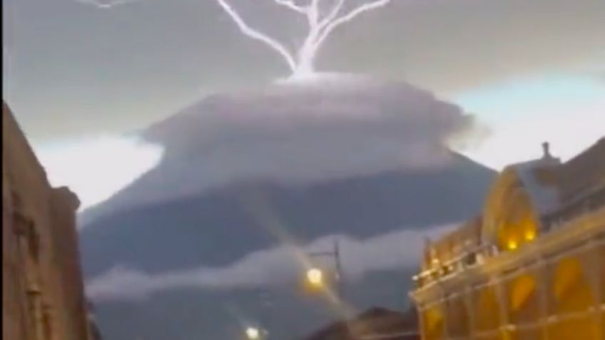 Impactante VIDEO: Captan el momento en que un rayo cae sobre un volcán de Guatemala