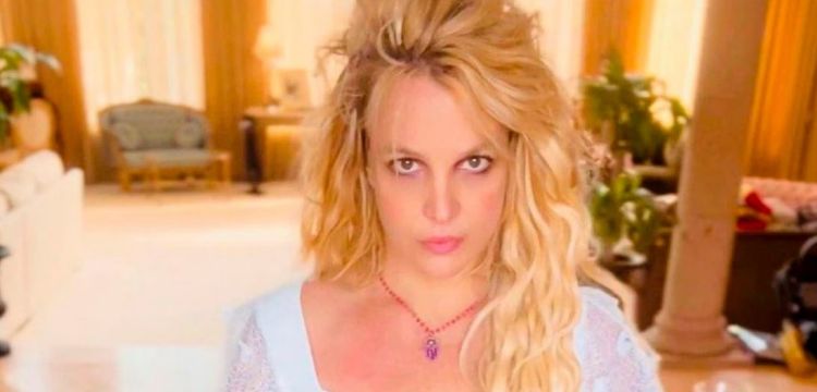 Policía visita a Britney Spears por chequeo de bienestar; ella explota contra fans