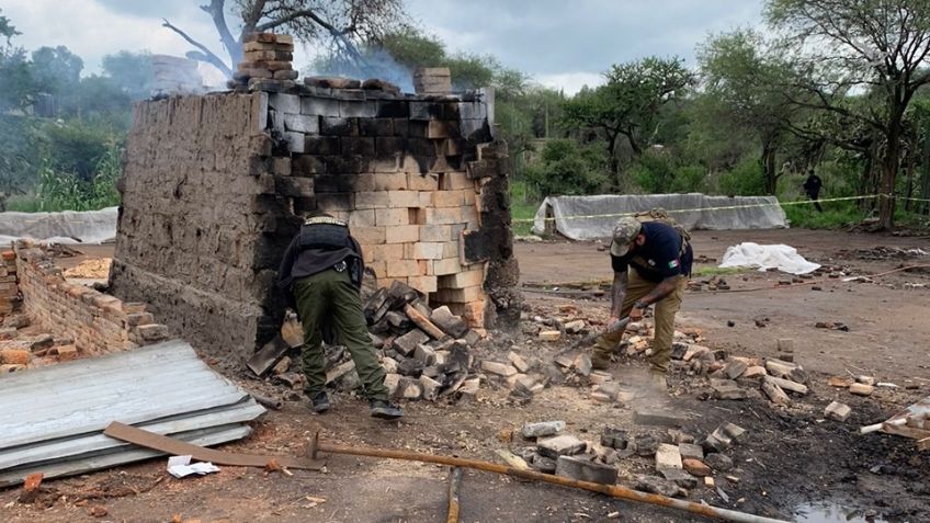 Fiscalía de Jalisco encuentra restos óseos y armas en finca ligada a caso Lagos de Moreno