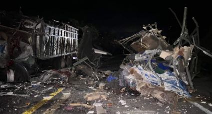 Imágenes fuertes: 16 migrantes mueren tras volcadura en Oaxaca; 32 están hospitalizados