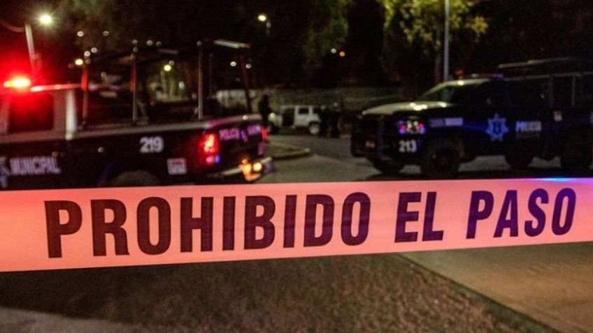 Hallan 3 cadáveres colgados en puente de Nuevo León: AMLO defiende a Samuel García