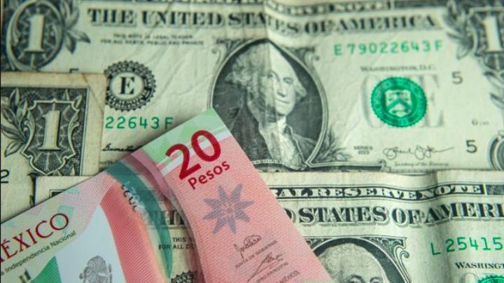 ¿Cómo 'amanece' el dólar? Moneda de EU gana terreno y se ubica abajo de los 17 pesos