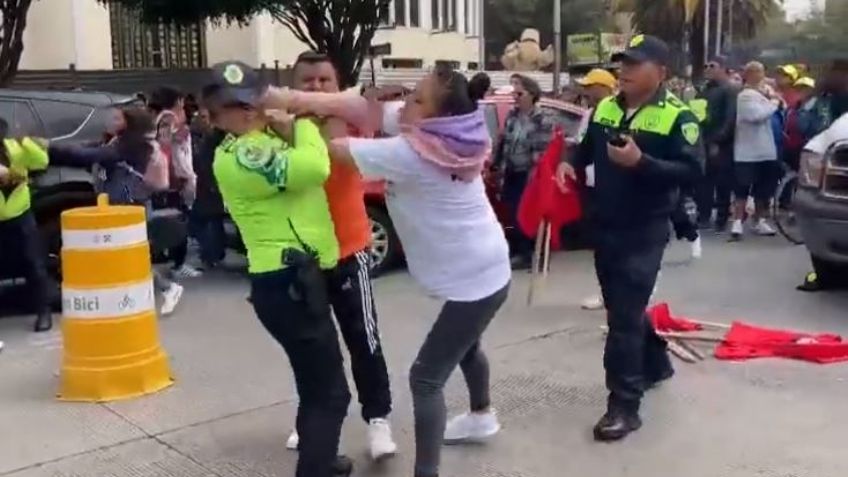 VIDEO: Presuntos simpatizantes de Claudia Sheinbaum agreden a policías; les dan golpiza