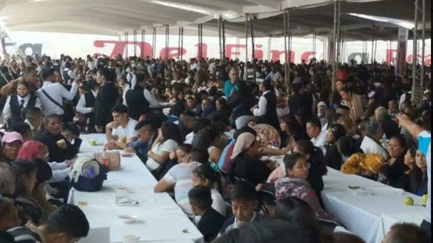 Triunfó el amor: 3 mil parejas se casan en boda comunitaria de Ecatepec; Rifan viajes