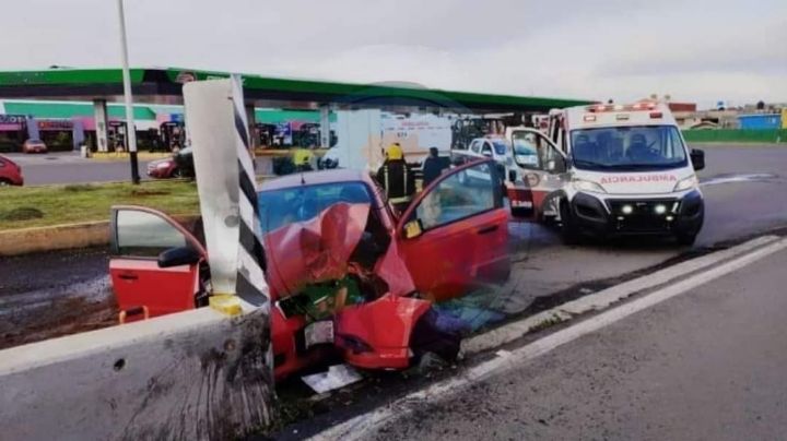 Imágenes fuertes: Mujer muere al instante tras choque en la autopista México-Puebla