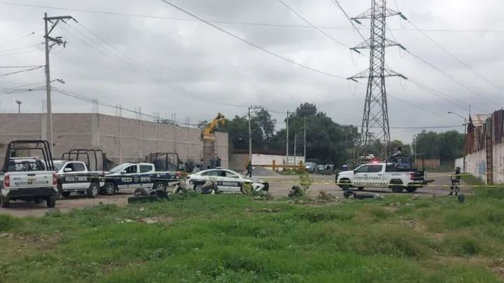 Imágenes fuertes: Abandonan cuerpo encostalado en Los Reyes La Paz; dejan narcomanta