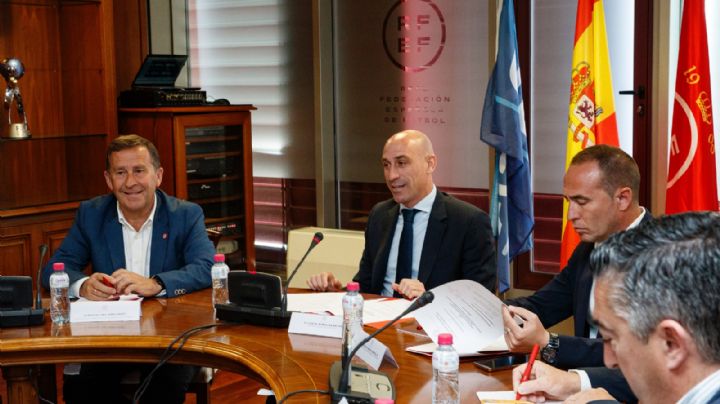 Fiscalía de España abre investigación contra Rubiales y la RFEF denuncia al gobierno