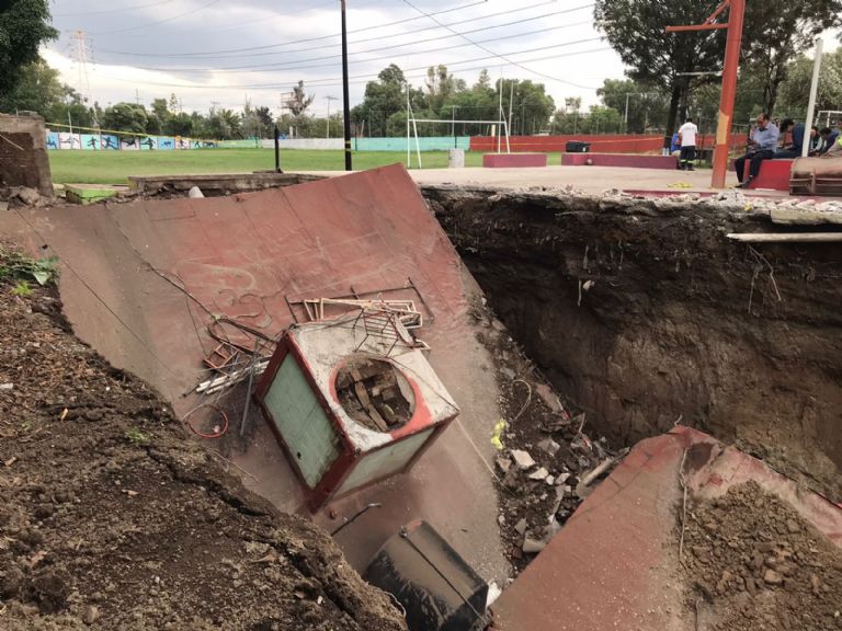 Socavón en la Cuauhtémoc