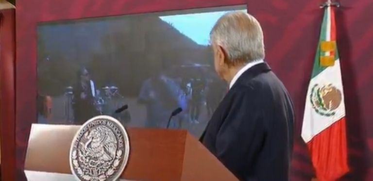 AMLO defiende a Yahritza y su Esencia. Foto: Internet