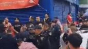 VIDEO: Captan a policías de la CDMX durante pelea franeleros en el mercado de la colonia Portales
