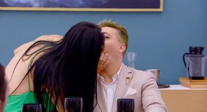 VIDEO: 'Gomita' no se queda con las ganas y le roba un beso apasionado a Cristian Castro