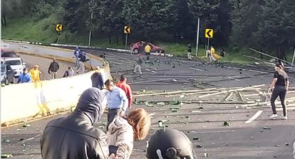 Caos en la autopista México-Cuernavaca por volcadura en 'La Pera'; un lesionado al momento