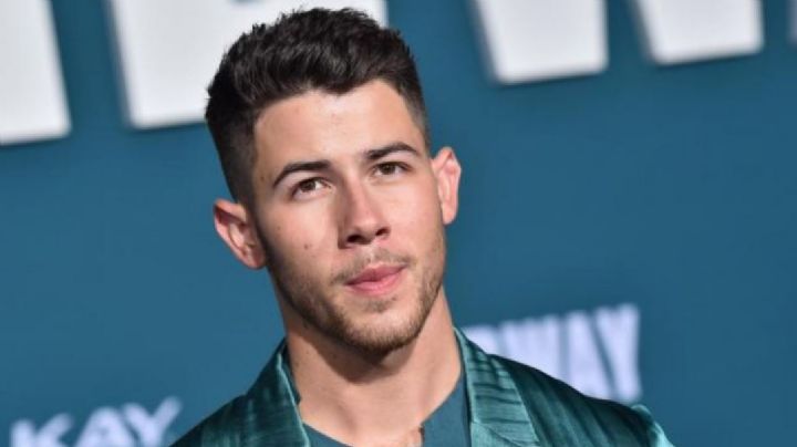 No solo es Anahí, Nick Jonas detiene concierto tras ser bombardeado por los fans