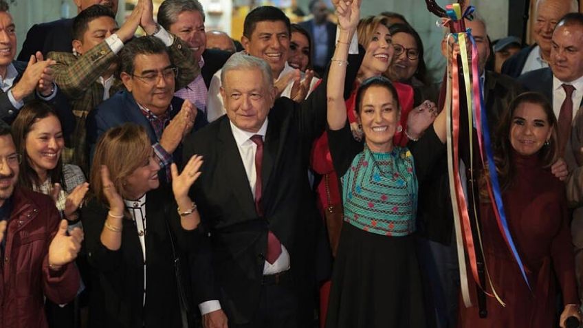 Golpe a Claudia Sheinbaum: INE ordena a AMLO quitar FOTOS de entrega del bastón de Morena