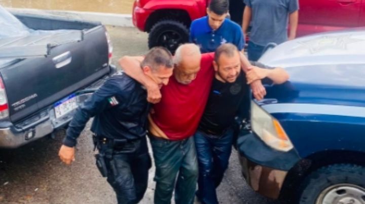 FUERTE VIDEO: Salvan a un 'abuelito' de 90 años de ser arrastrado por la corriente