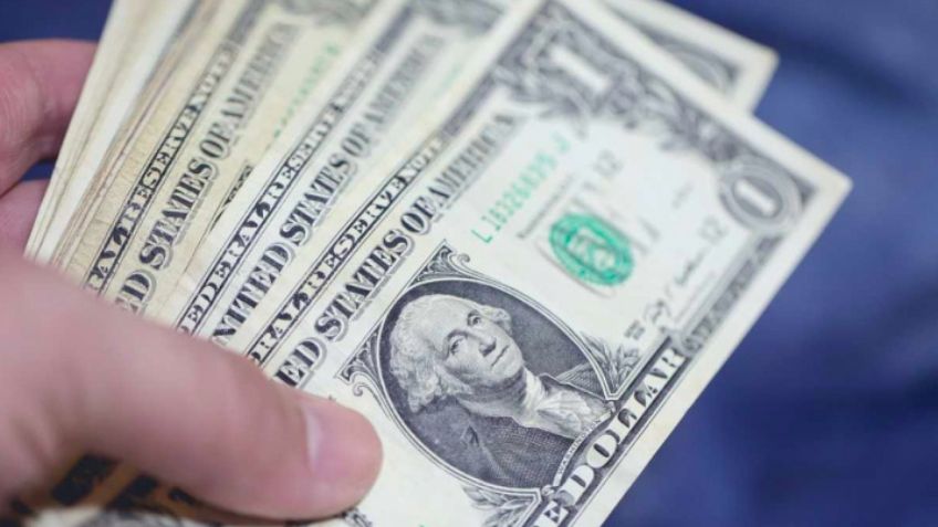 ¿Cómo amanece el dólar? Moneda de EU rebasa el techo de los 17 pesos; así se oferta hoy