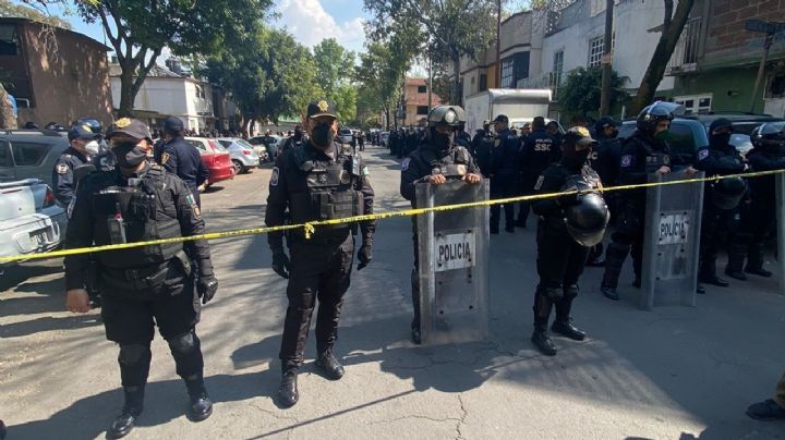 Imágenes fuertes: abandonan cabeza humana con narcomensaje en banca de Tlalnepantla