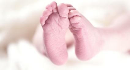 Insólito: Nace bebé en India con 26 dedos; creen que se trata de una deidad