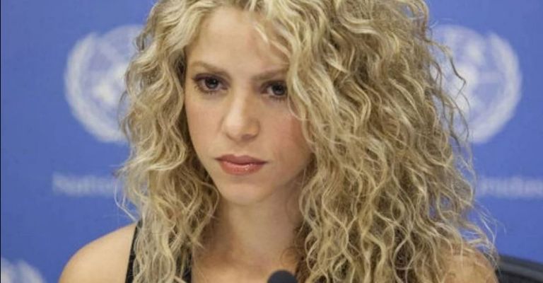 Shakira debería 20 millones de euros