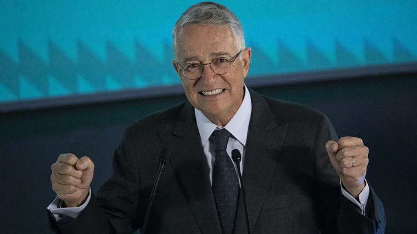 Mujeres se manifiestan en TV Azteca en contra de Ricardo Salinas; así les responde en X