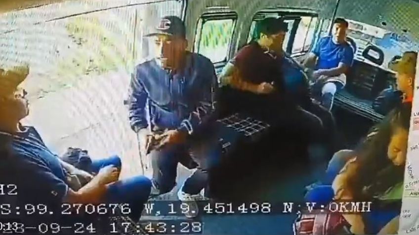 VIDEO: Captan violento asalto con pistola en una combi de transporte público en Naucalpan