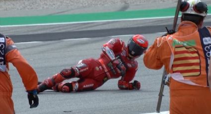Piloto de MotoGP Pecco Bagnaia cae en la pista, es atropellado y ocurre un milagro